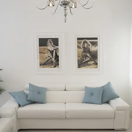 Artist's Appartement *